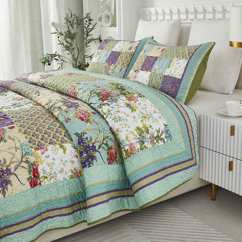 Blooming Comfort: Why Floral Quilts Never Go Out of Style