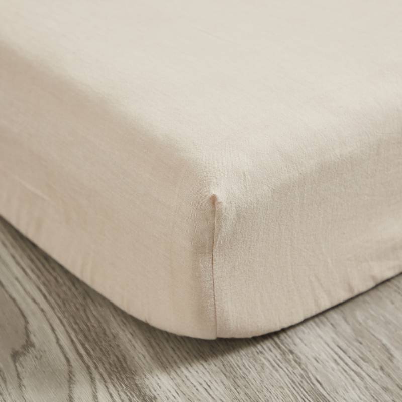 Brandream's sheets snugly wrap around the mattress.