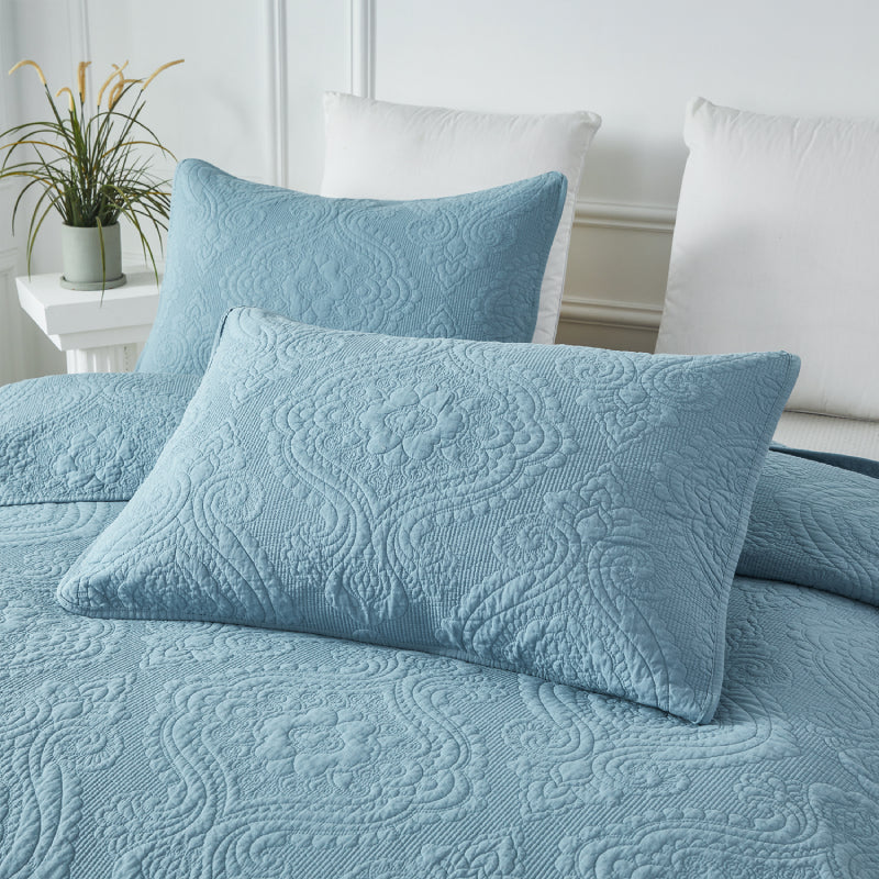 This pillow is using Brandream pillow sham.