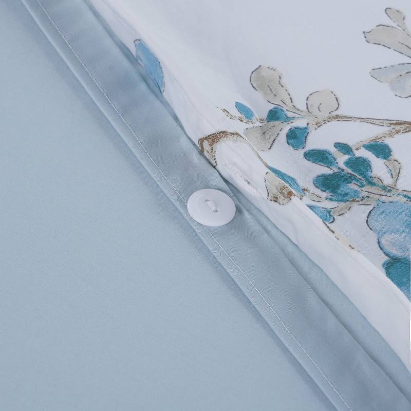 The button design makes Brandream duvet covers more convenient to use.