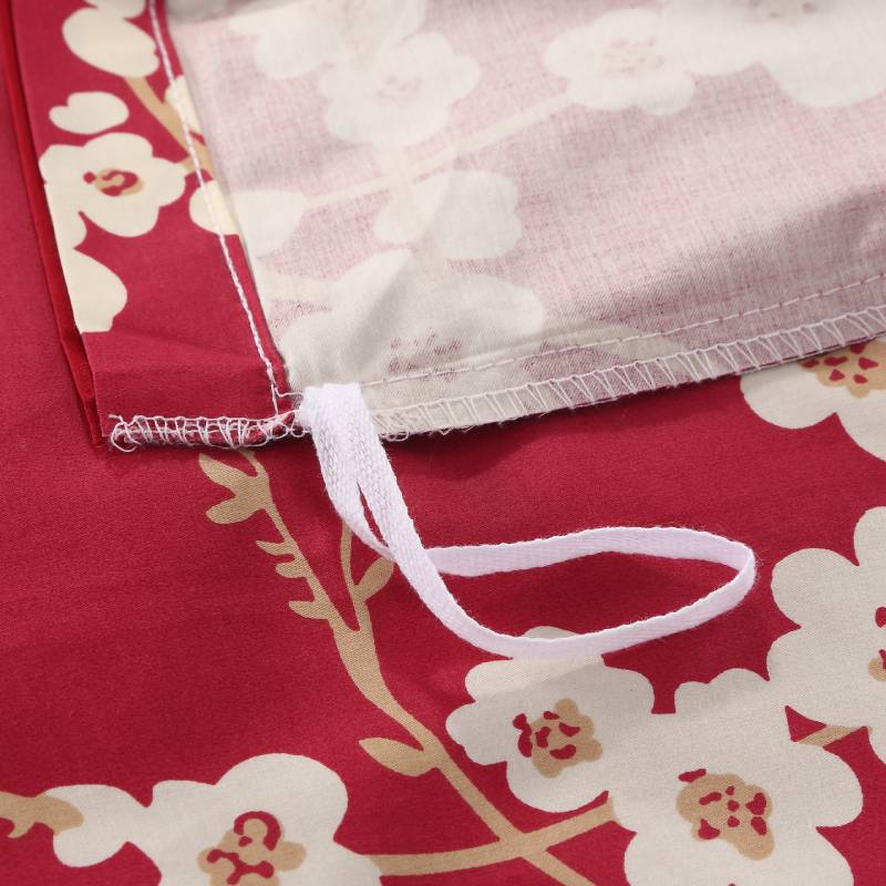 The strap design of this Brandream makes the comforter stay neat and less prone to deformation.