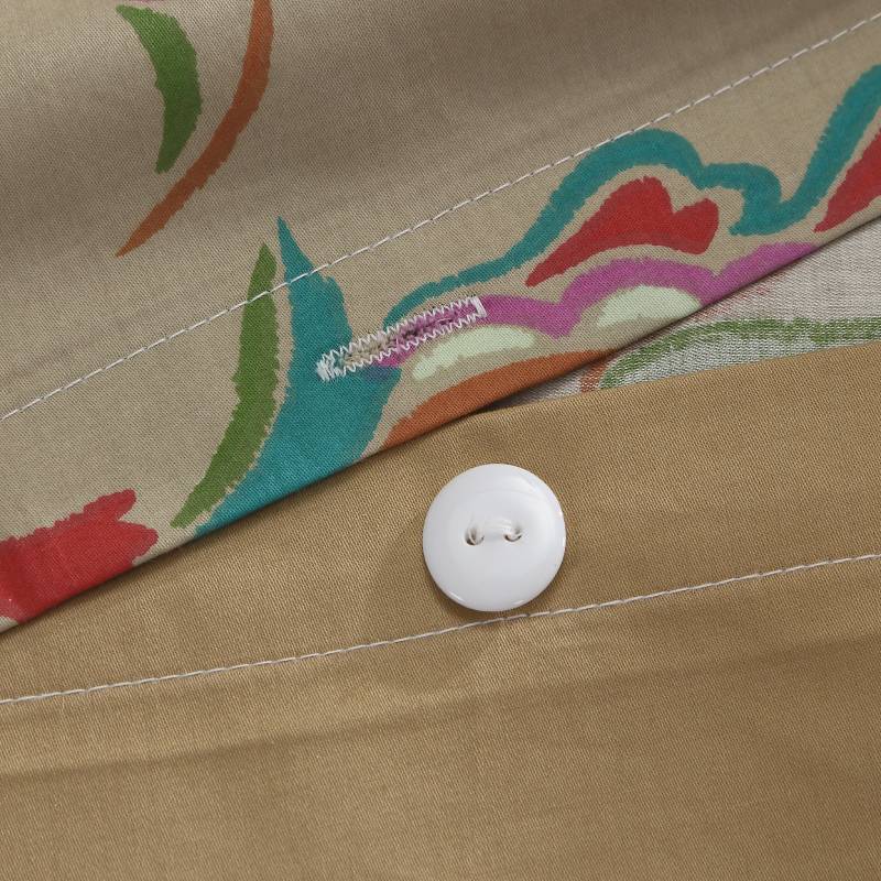 The button design makes Brandream duvet covers more convenient to use.