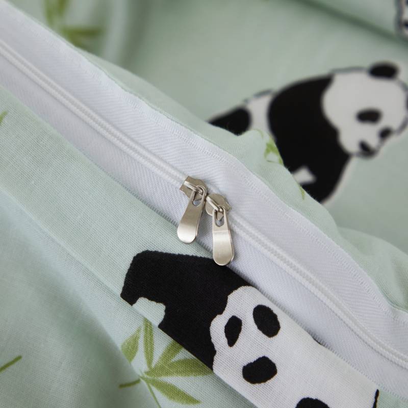 The zipper design makes Brandream duvet covers more convenient to use.