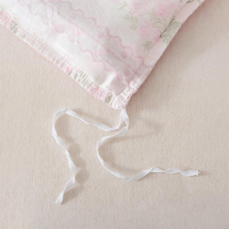 The strap design of this Brandream makes the comforter stay neat and less prone to deformation.