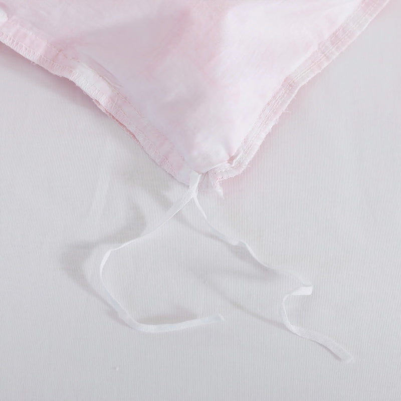 The strap design of this Brandream makes the comforter stay neat and less prone to deformation.