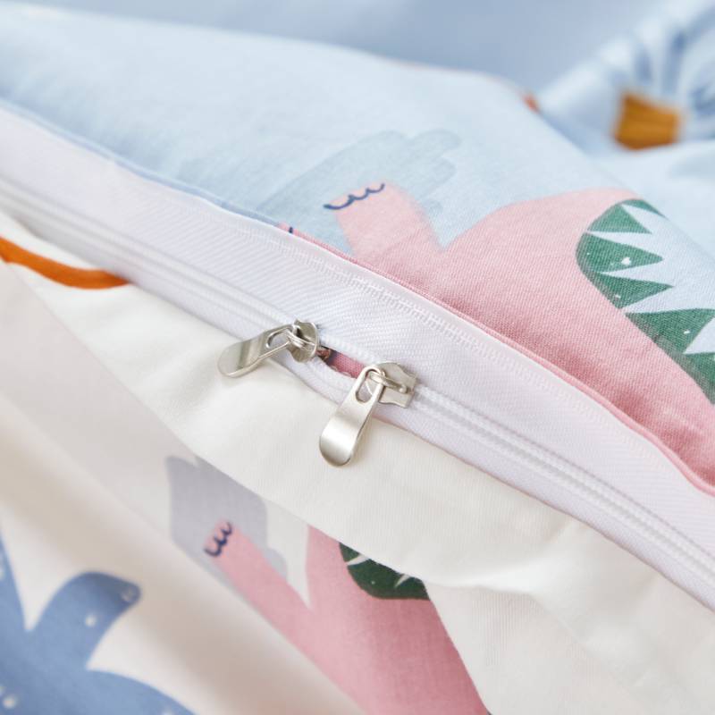 The zipper design makes Brandream duvet covers more convenient to use.