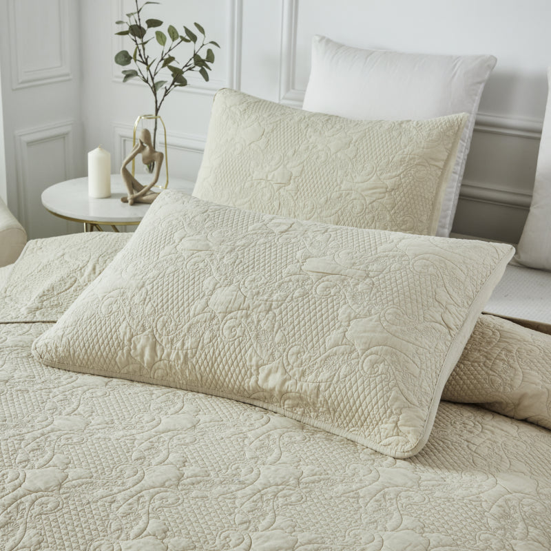 This pillow is using Brandream pillow sham.