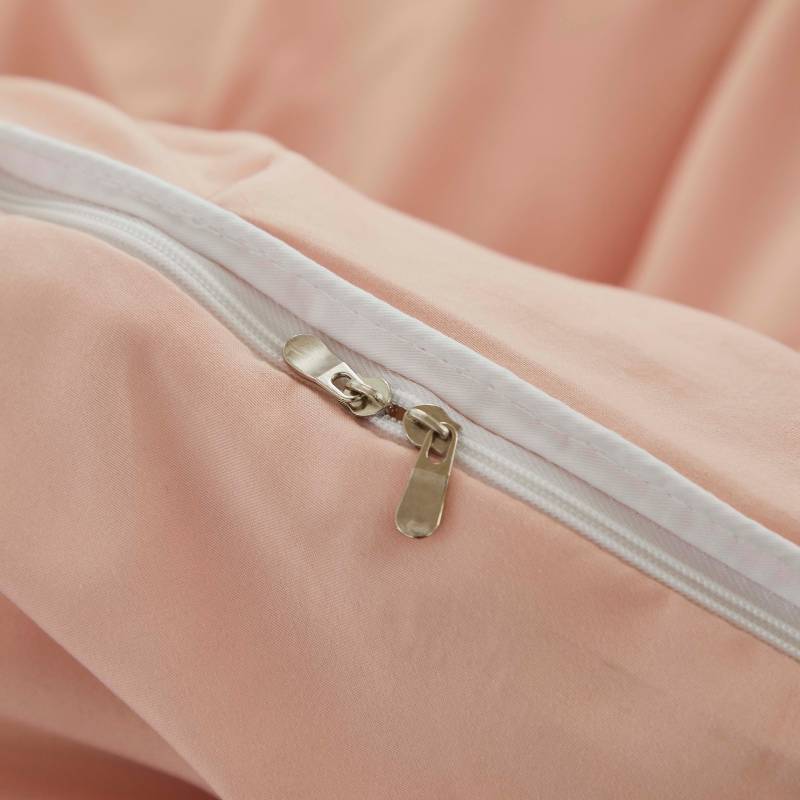 The zipper design makes Brandream duvet covers more convenient to use.