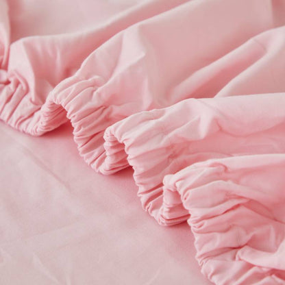 Brandream's baby fitted sheet comes with elastic edges for a better fit on the mattress.