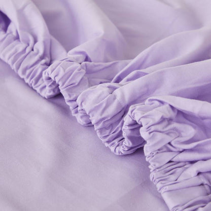 Brandream's baby fitted sheet comes with elastic edges for a better fit on the mattress.