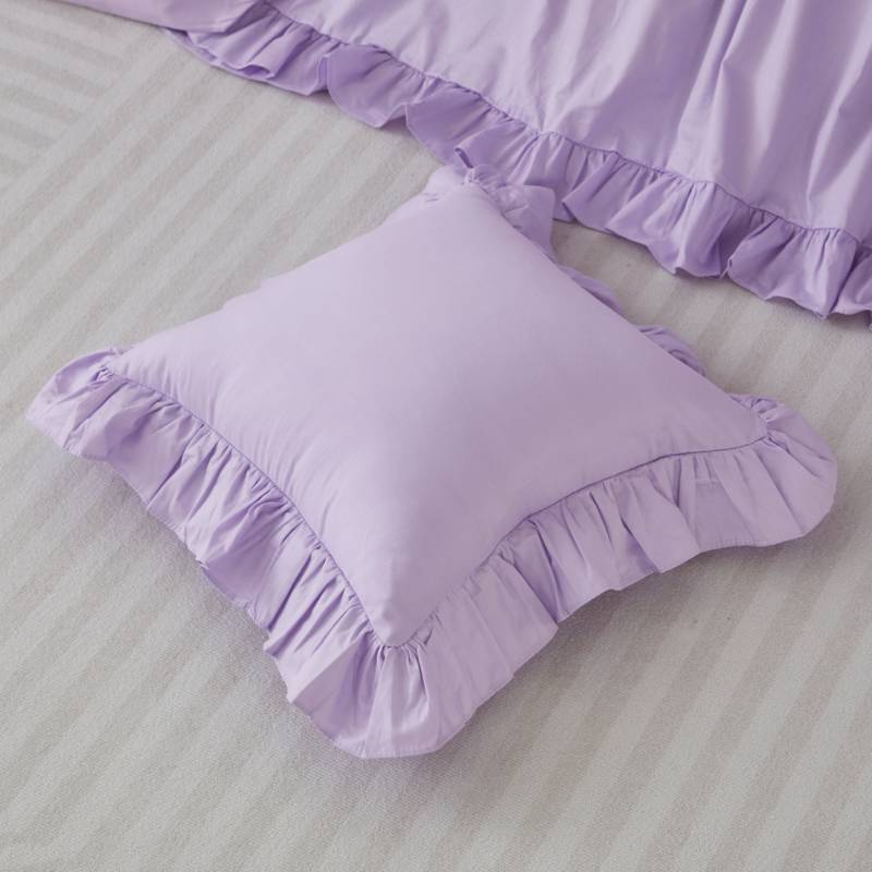 This pillow is using Brandream pillow sham.