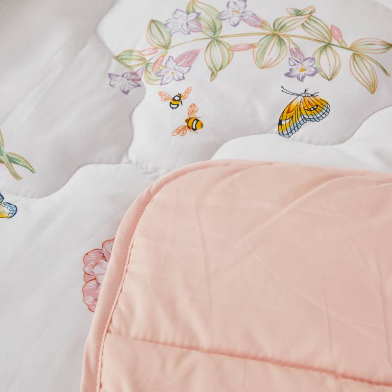 Brandream's toddler comforter is very soft.