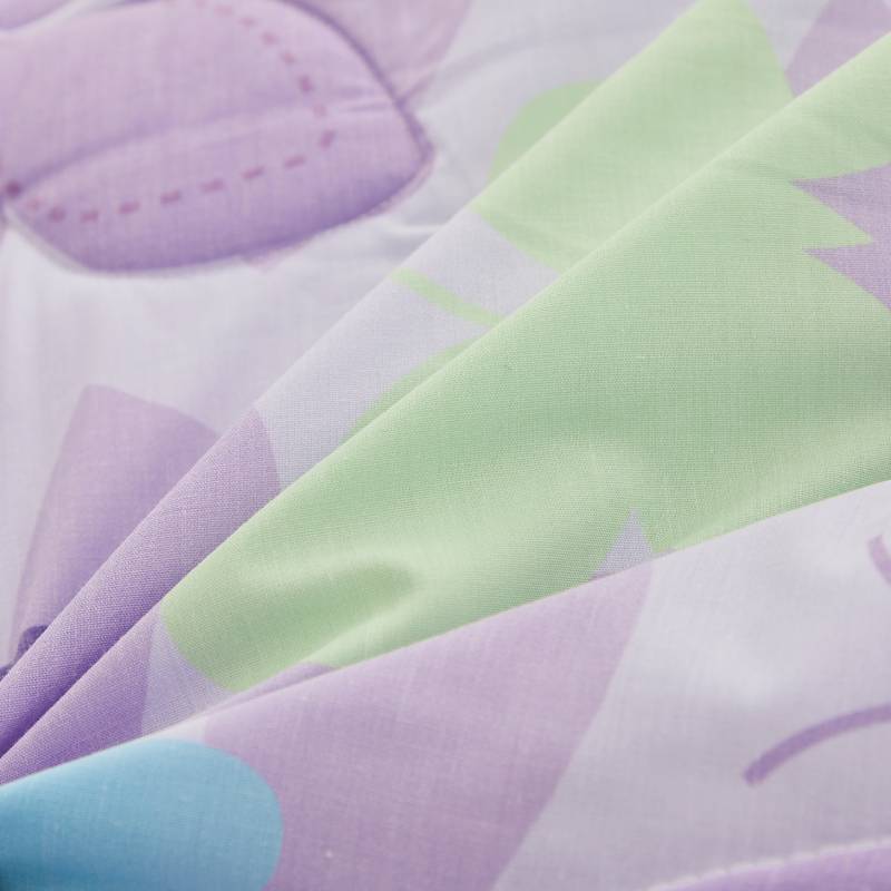 Brandream's toddler comforter is very soft.