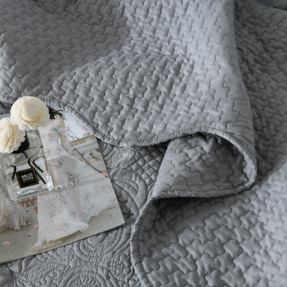 grey quilt