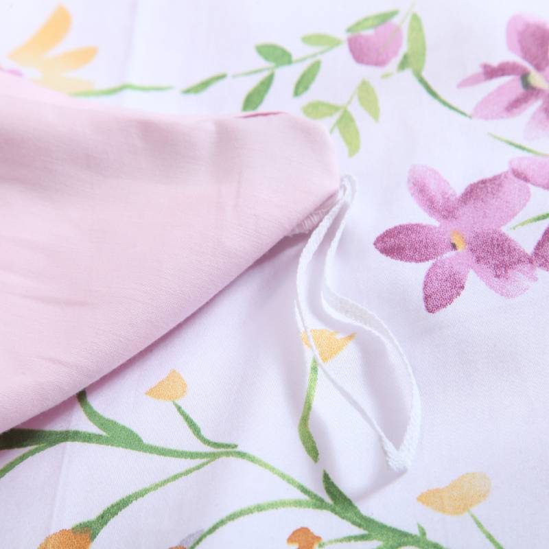The strap design of this Brandream makes the comforter stay neat and less prone to deformation.