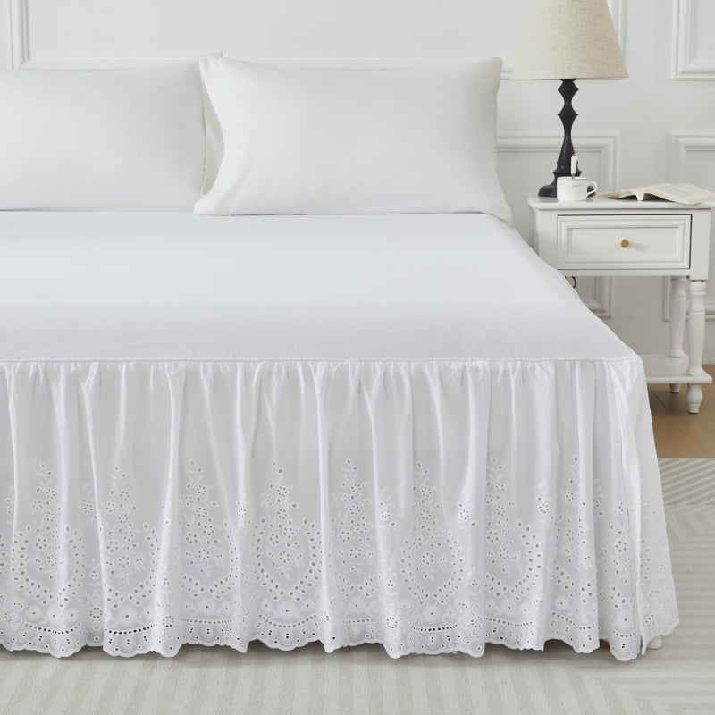 This bedroom features Brandream's bed skirt.