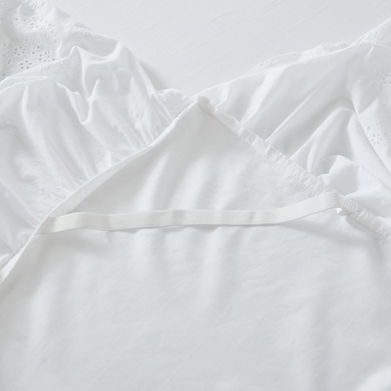 This bed skirt is very comfort.